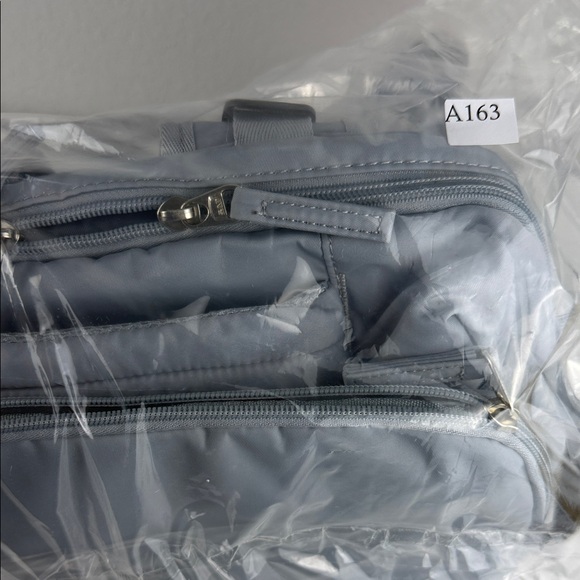 NWOT Sleek Silver Men's Women’s Backpack w charging port - Picture 2 of 10